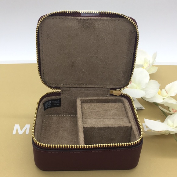 MICHAEL KORS GIFTABLES SM JEWELRY CASE MERLOT - Picture 6 of 8